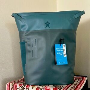 NWT Hydro Flask 20 Liter Day Escape Soft Cooler Waterproof Backpack